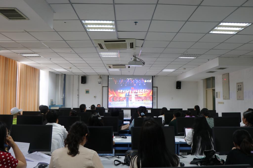 学院组织教师集体观看“河南省师德主题诗歌朗诵比赛总决赛”视频